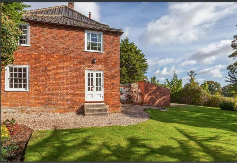 Вилла Large Three Storey Georgian House And Gardens Wrentham Экстерьер фото